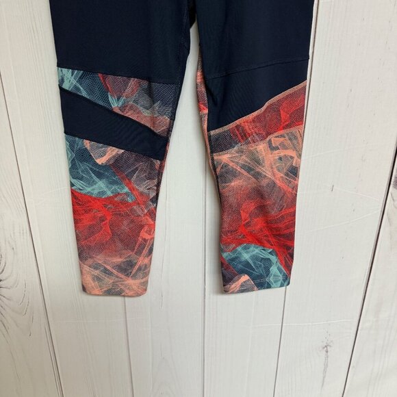 The North Face Women’s M FlashDry Capri Leggings – Navy/Print - Picture 7 of 13